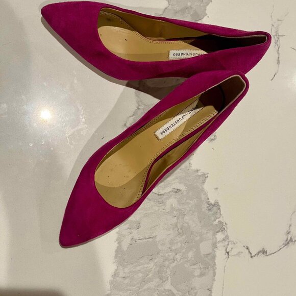 Diane von Furstenberg Magenta Suede Pumps | US 6 | DVF Signature Heel - Picture 3 of 4